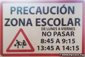 SEÑALIZACIÓN CALLE ESCUELAS, EVITAR CIRCULACIÓN EN TRAMO HORARIO